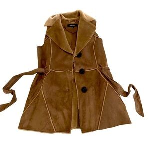 Ellen Tracy faux fur button down luxe vest with tie belt in tan size medium